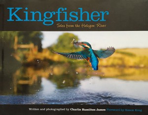 Het boek 'Kingfisher' van Charlie Hamilton James